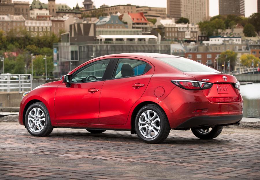  Toyota Yaris Sedan 2016 года  (CA) (фото 2 из 29)